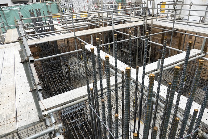 鉄筋を設置する